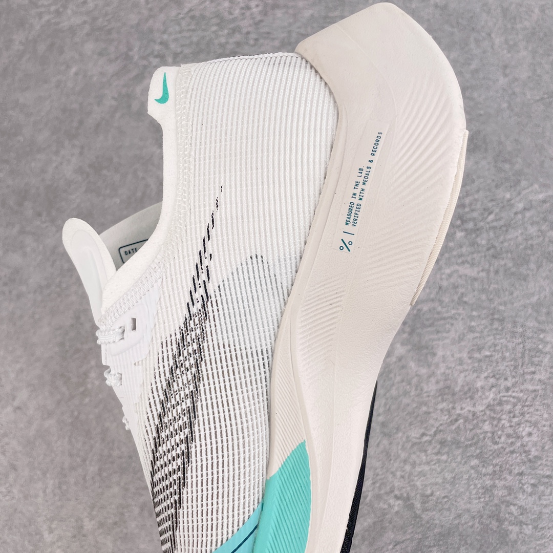图片[7]-＃纯原福利 NK ZoomX Vaporfly Next% 马拉松二代跑鞋 细节整体升级 这款next%和上一款4%的鞋最大区的别于在鞋面面料 鞋面使用了全新 Vaporweave 科技 这种类似蝉翼的材质相比 Flyknit 更加轻薄透气 非对称的鞋带系统和泡棉护垫的加入令舒适度更高 鞋头辅以超大的 Swoosh 点缀 再配上流线型外观设计 时尚感十足 尺码：36 36.5 37.5 38 38.5 39 40 40.5 41 42 42.5 43 44 44.5 45-选品中心