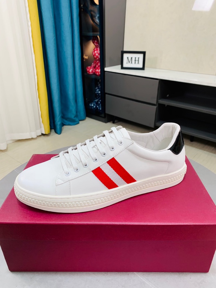 I0  必爆款 Bally 巴利最✔️，🔜鞋面选用进口牛皮织带搭配➕真皮内里，最新运动风设计风格舒适透气，鞋底：原版舒适耐磨大底数码：38-44