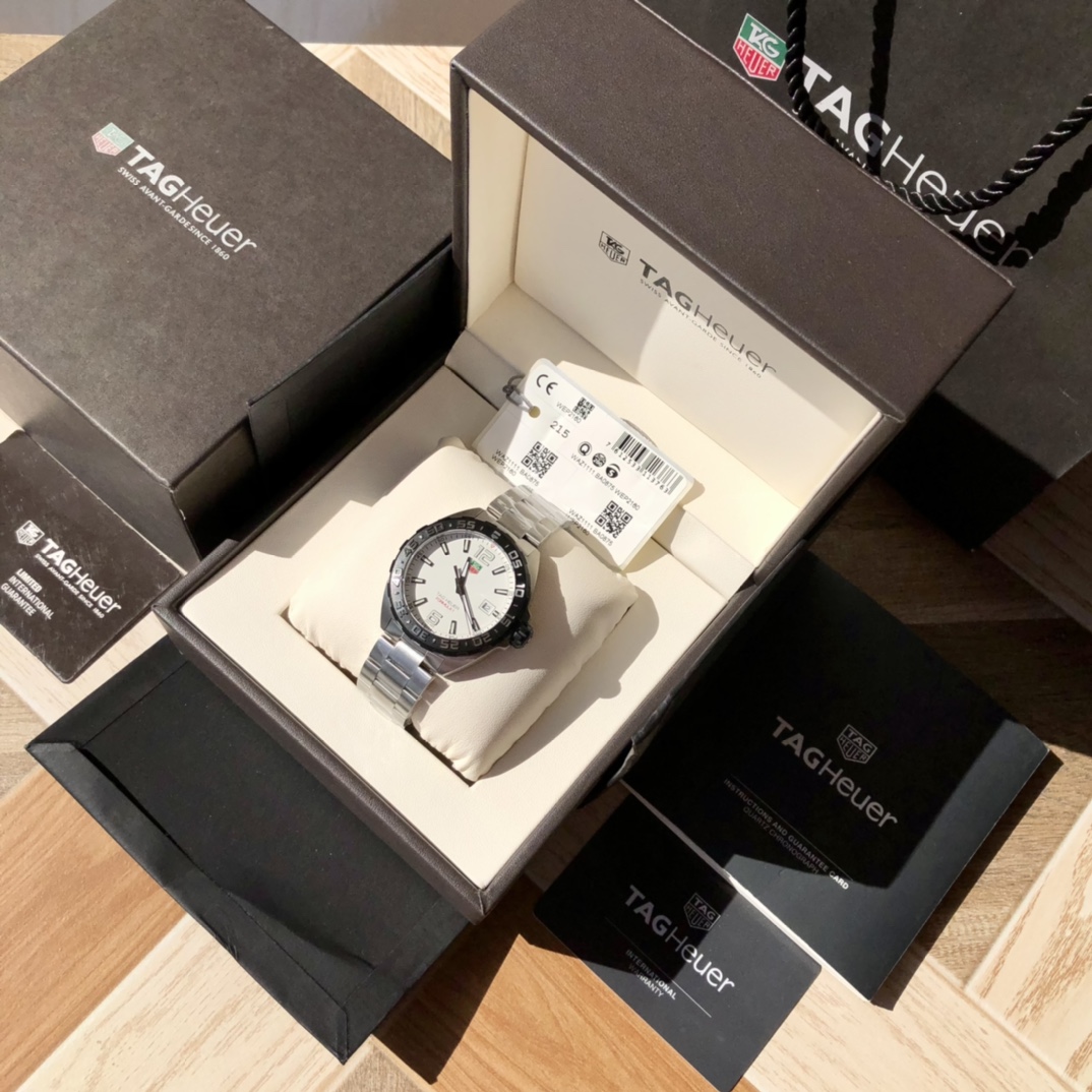 lote. El nuevo TAG Heuer tiene buen aspecto y un precio elevado. Es un producto duro. Tagheuer original, reloj de cuarz…