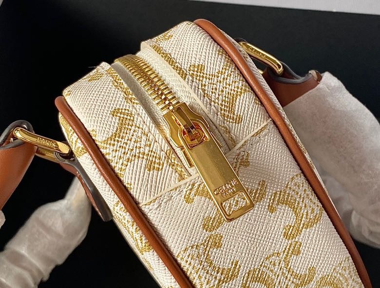 CELINE 2022年情人节限量新年胶囊系列心形手包 198222白花