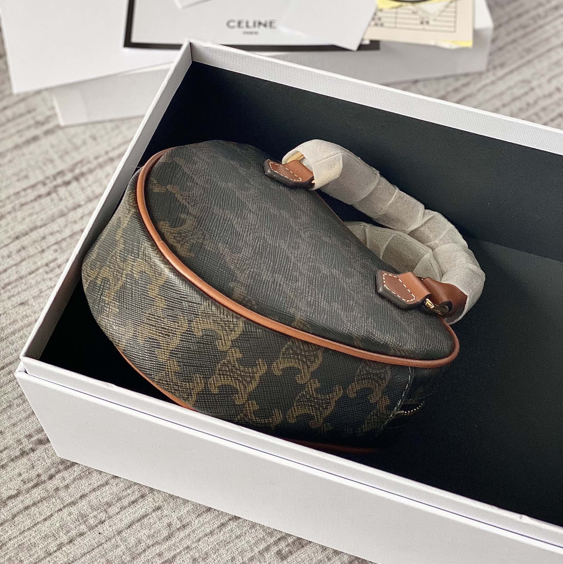 CELINE 2022年情人节限量新年胶囊系列心形手包 198222老花