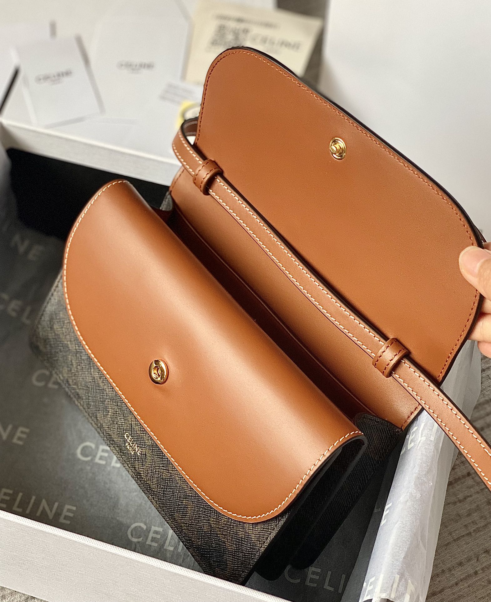 CELINE 按扣三合一斜挎包 100852 料棕