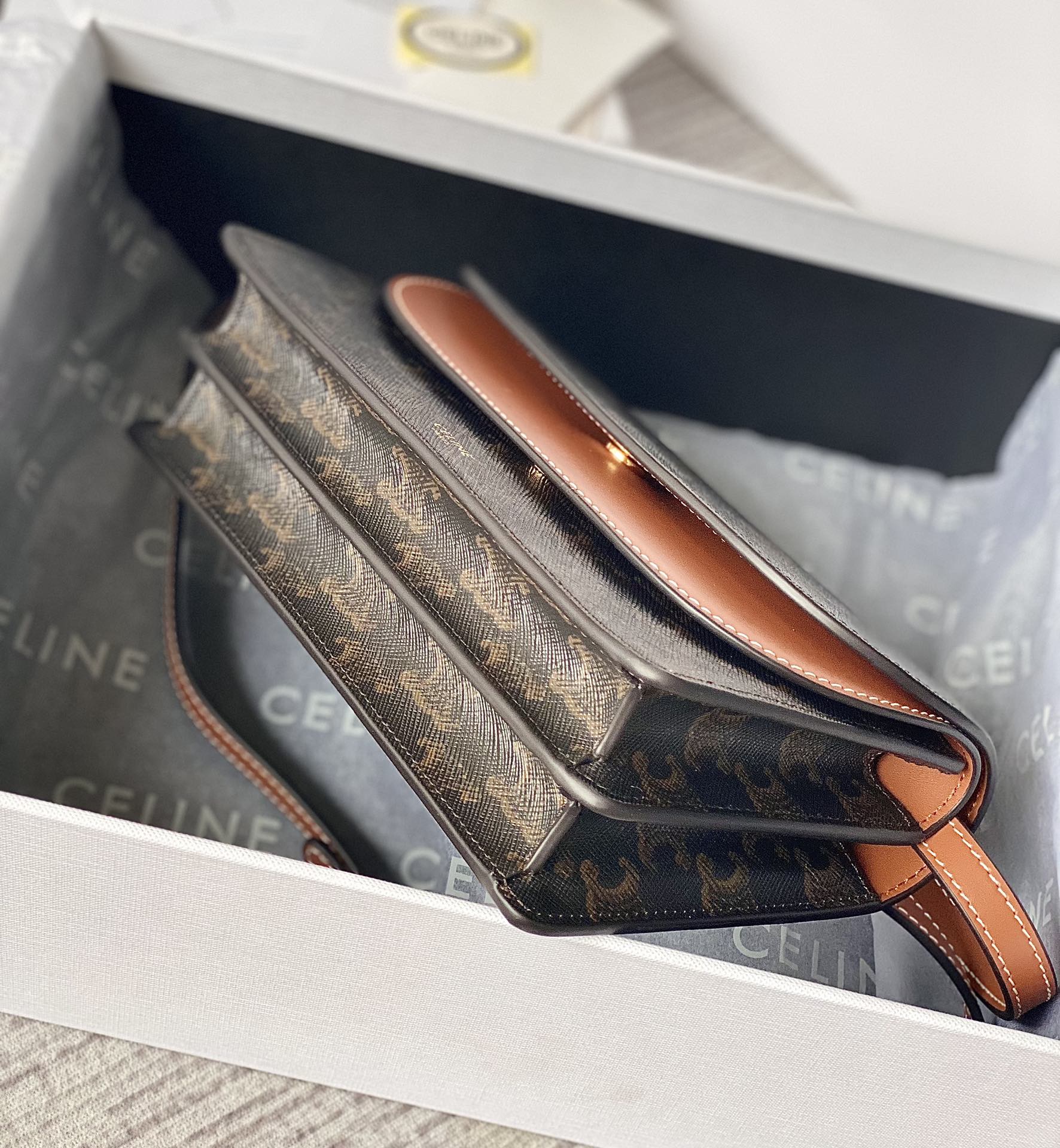 CELINE 按扣三合一斜挎包 100852 料棕