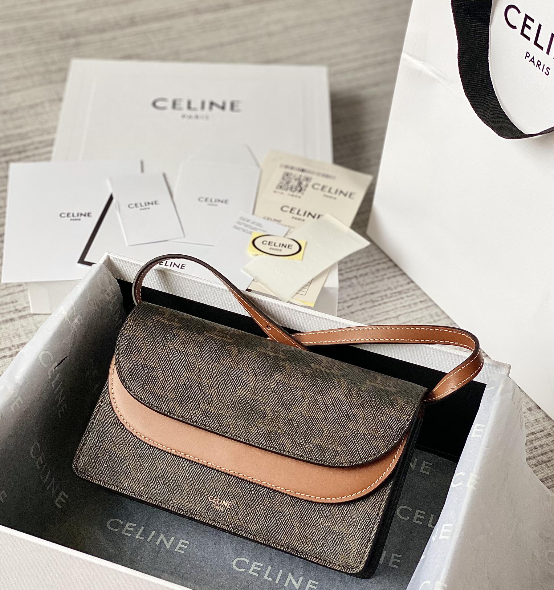 CELINE 按扣三合一斜挎包 100852 料棕
