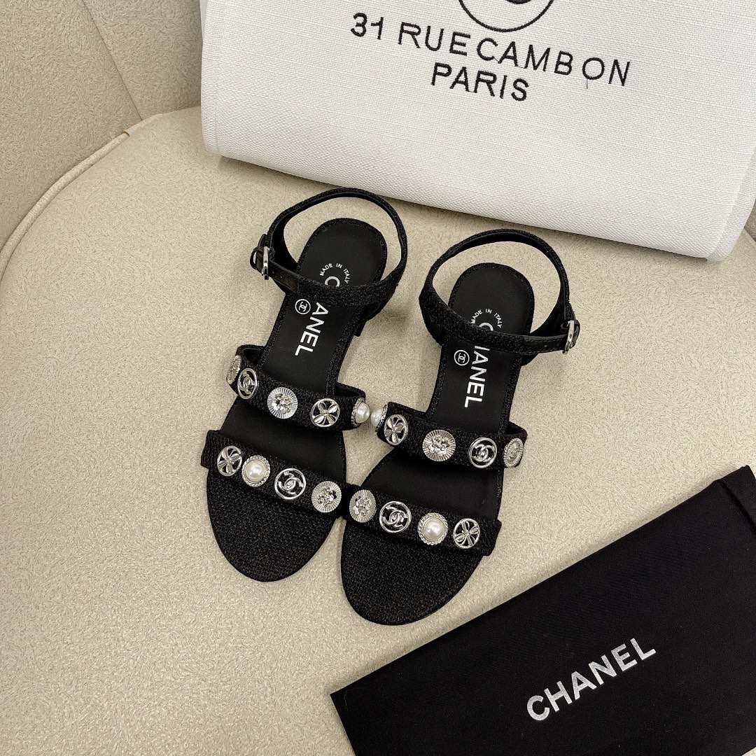 CHANEL 샌들 소가죽 발이 하얘 보이는 우아한 스타일