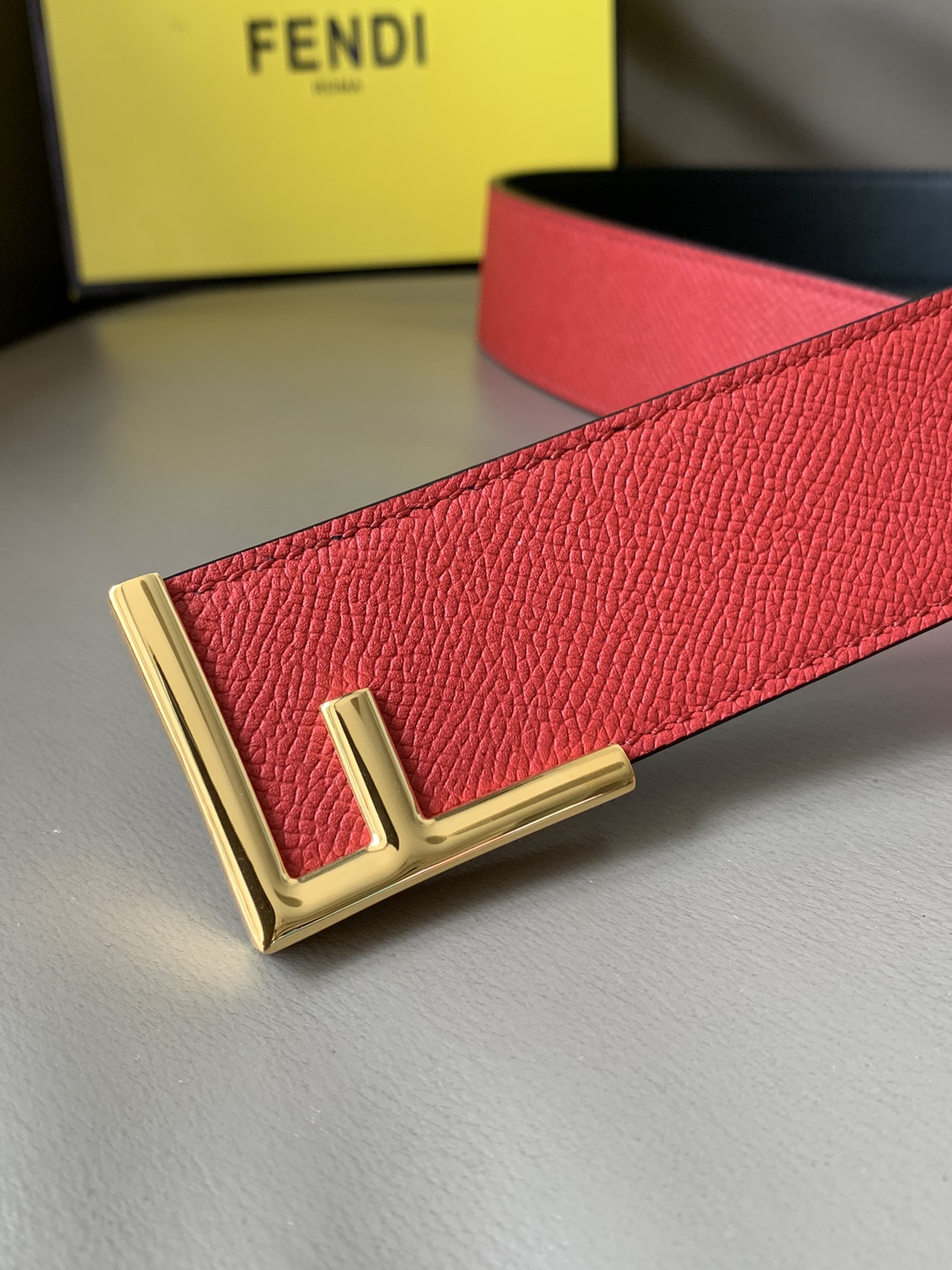 Fendi 五金做工精细 线条流畅 表面光滑 𝐙𝐏电镀工艺 香港通关【𝐇𝐀𝐀𝐒】 进口皮料