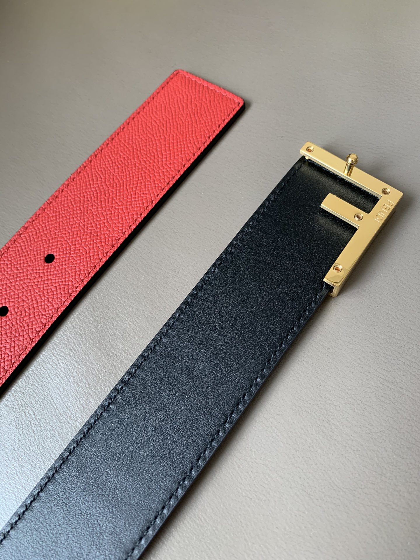 Fendi 五金做工精细 线条流畅 表面光滑 𝐙𝐏电镀工艺 香港通关【𝐇𝐀𝐀𝐒】 进口皮料