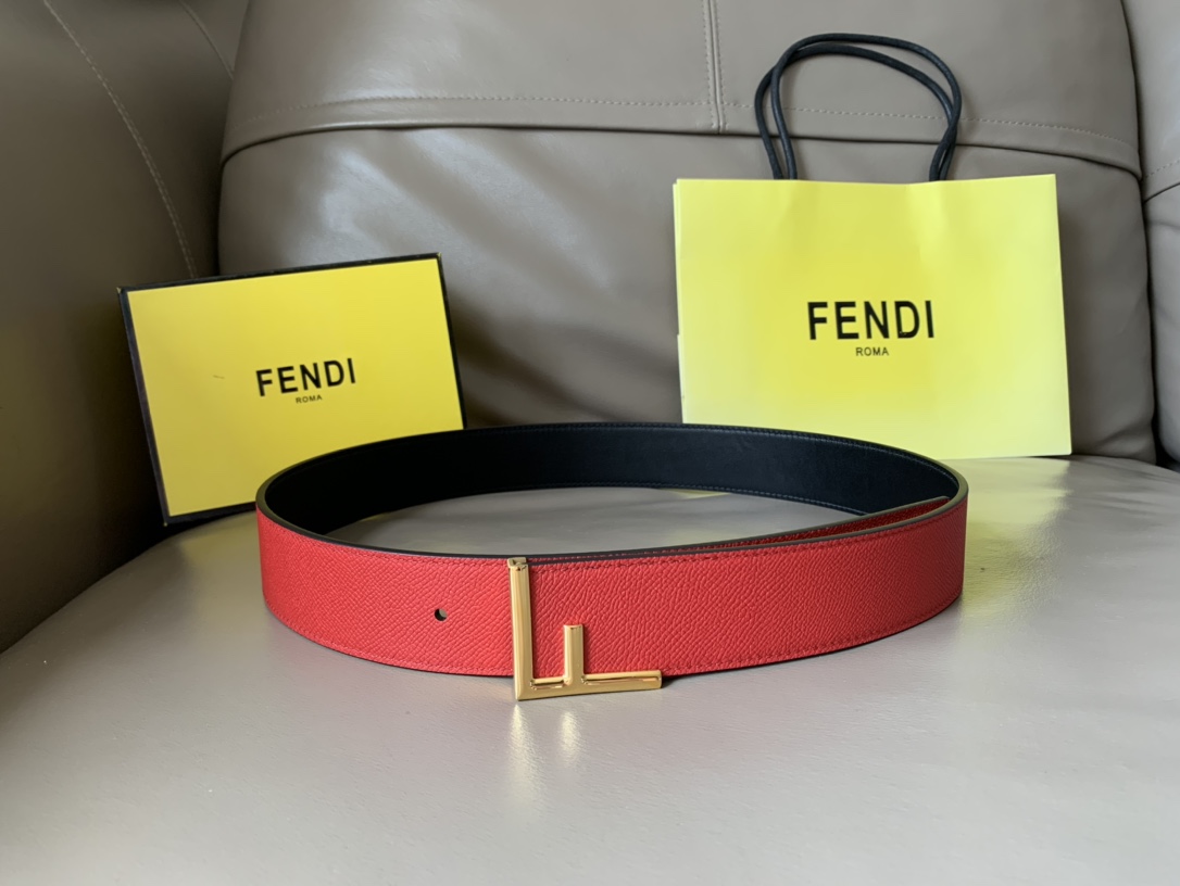 Fendi 五金做工精细 线条流畅 表面光滑 𝐙𝐏电镀工艺 香港通关【𝐇𝐀𝐀𝐒】 进口皮料
