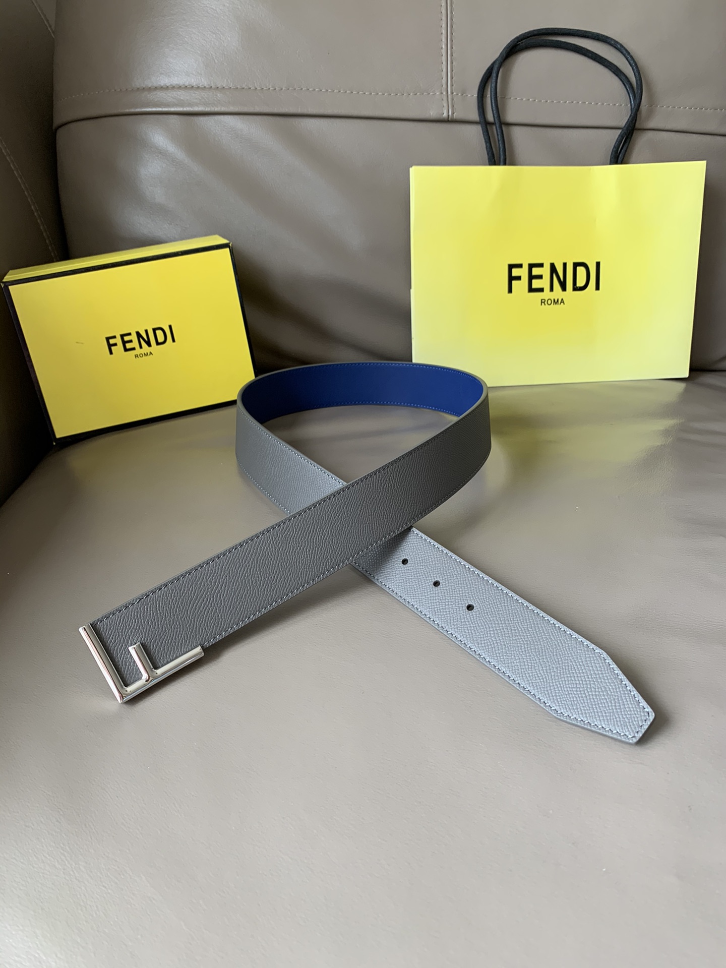 Fendi 五金做工精细 线条流畅 表面光滑 𝐙𝐏电镀工艺 香港通关【𝐇𝐀𝐀𝐒】 进口皮料