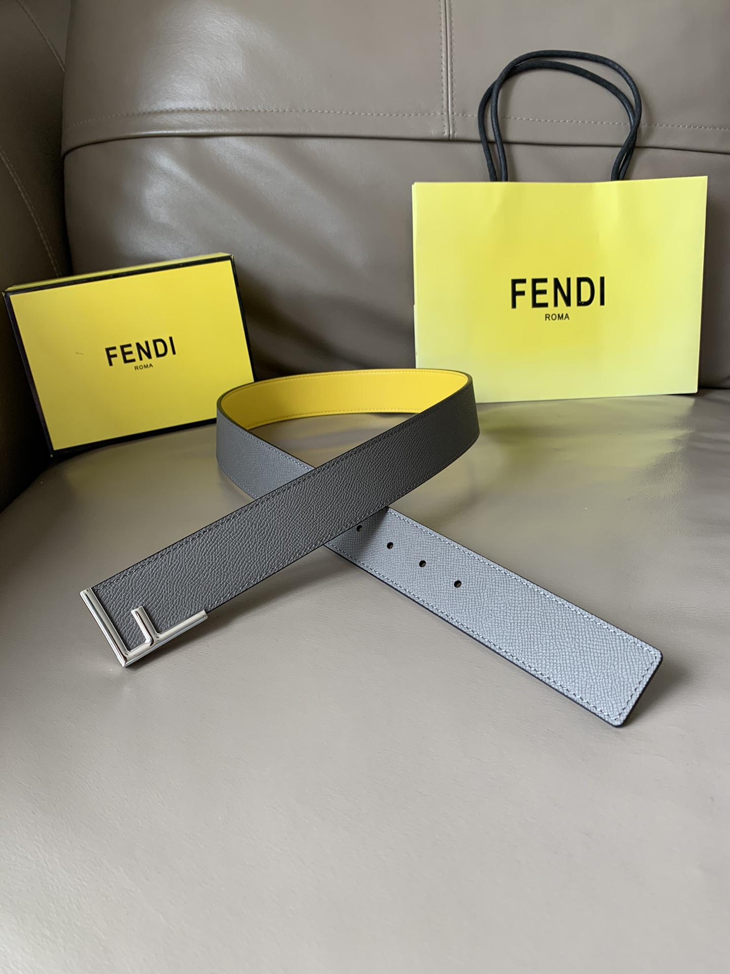 Fendi 五金做工精细 线条流畅 表面光滑 𝐙𝐏电镀工艺 香港通关【𝐇𝐀𝐀𝐒】 进口皮料