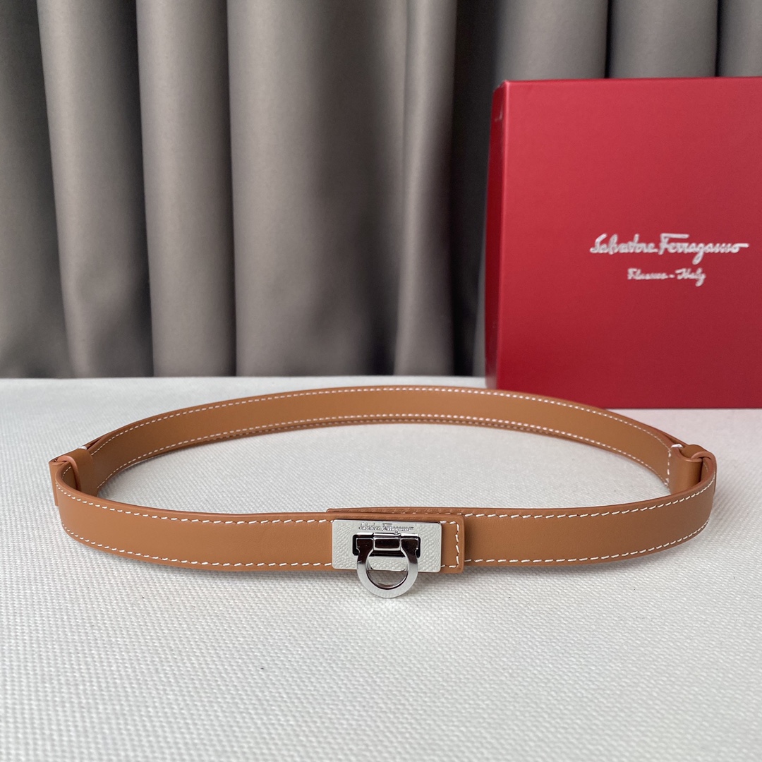 Ferragamo 菲拉格慕  女士窄版腰带 长短可伸缩 均码 宽度1.5cm 双面小牛皮 颜色：黑色