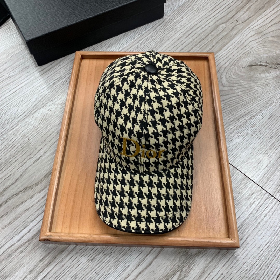NO:764681,.D family. Printed style [super A quality] single style and single color. Latest style!  Fashion trend, high-end workmanship!  Every hat is made with care!  Oxford material!  First layer of cowhide!  Comes with box, dust bag, extraordinary quality, details are also very important. Genuine leather cap nails, leather adjustment strap!  hat straw hat bucket hat baseball cap,hat,dior,espadrilles,cowhide,hats19860909.D家.印花款【超A品质】单款单色.最新款！时尚潮流,高端做工！每一个帽子都是用心之作！牛津材质！头层牛皮！配盒子、防尘袋、非一般的品质,细节也很重要.真皮帽钉,真皮调节带！帽子草帽渔夫帽棒球帽,帽子,dior,espadrilles,cowhide,hats,hat