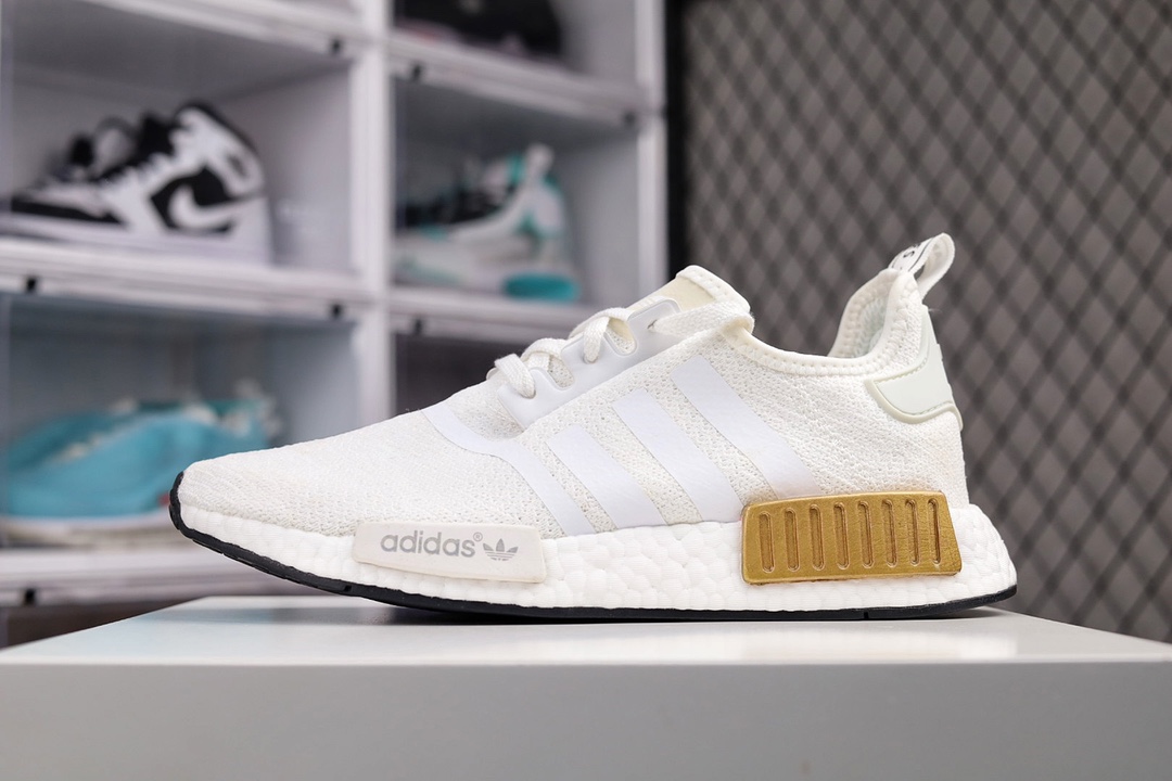 G0 公司级巴斯夫阿迪达斯 Adidas NMD R-1街头风经典百搭跑步鞋 以鞋型、角度和面料，力求展现 adidas创新传统，采用时髦廓形，以抢眼外形诠释经典细节，为鞋款注入活力。搭配 Boost中底，助你舒适迈步×699YF