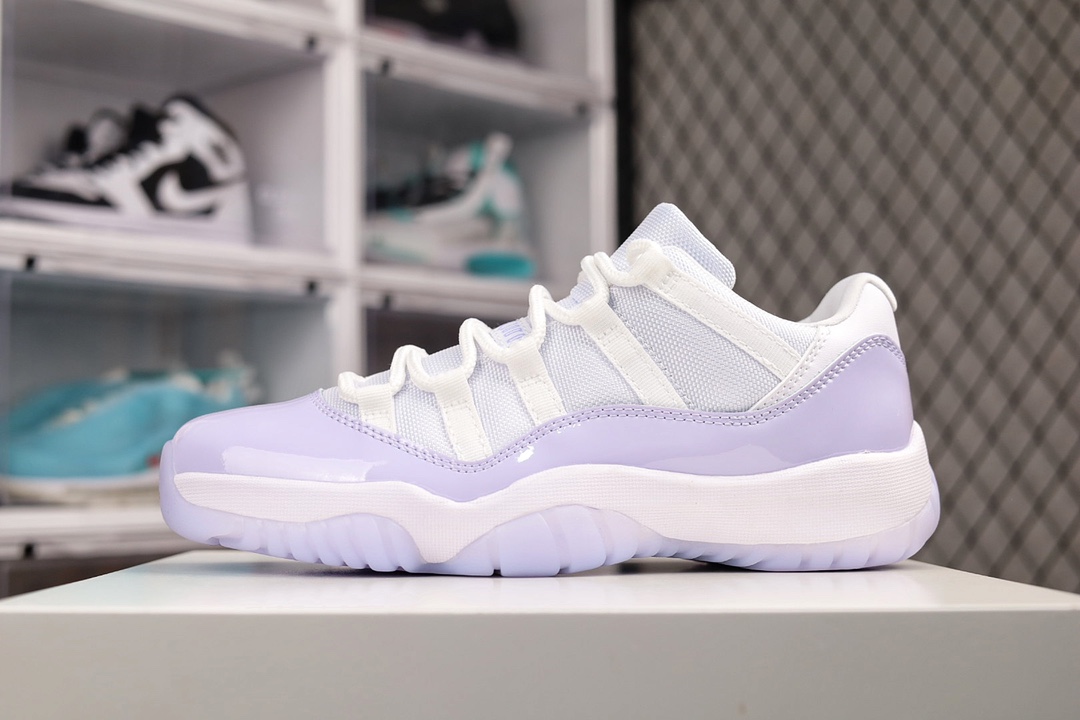 I5 Air Jordan 11 Low“Pure Violet”紫白 AJ11系列 客供原厂模具 原碳纤大底 原厂漆皮原厂双层镜面漆皮 耐低温 寒冬也不会爆漆原楦数据开发 还原经典低帮版型韵味水晶大底特殊防氧化处理 ，细节工艺、清洁度完美呈现996QQQ