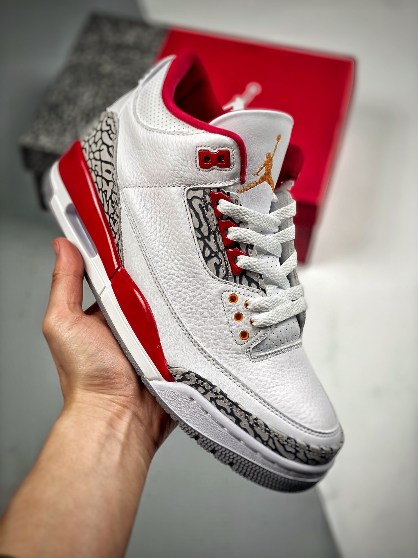 Air Jordan 3 Retro "Cardinal" Cardenal AJ3 Jordan 3 aj3乔3 blanco, bronce, rojo y gris cemento. Esta zapatilla…
