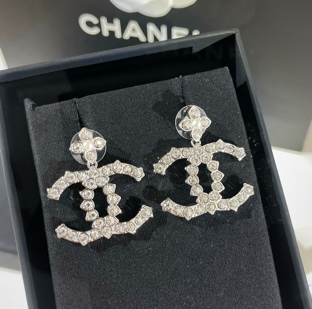 新款☑️CHANEL香奈儿双c珍珠四叶草耳钉耳环