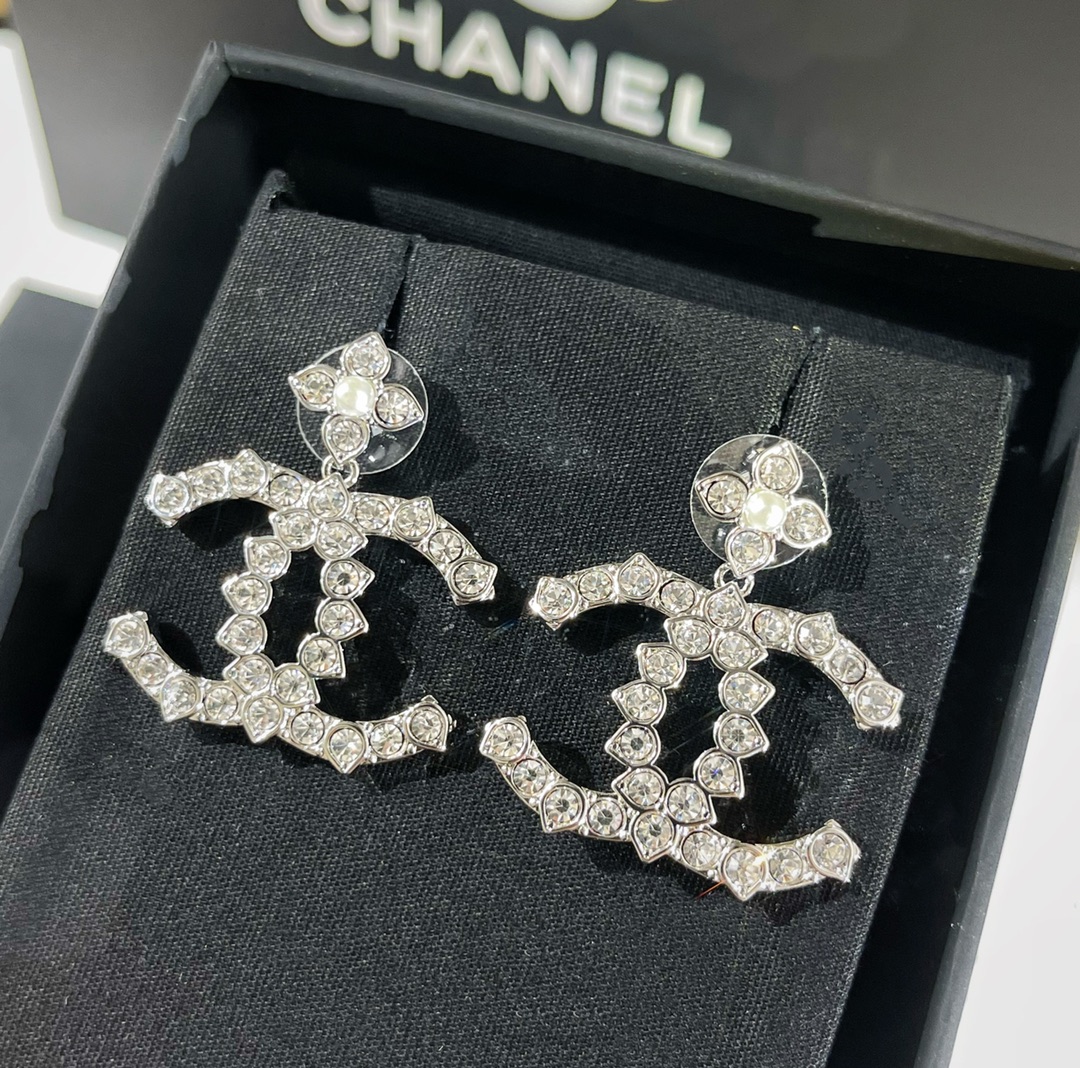 新款☑️CHANEL香奈儿双c珍珠四叶草耳钉耳环