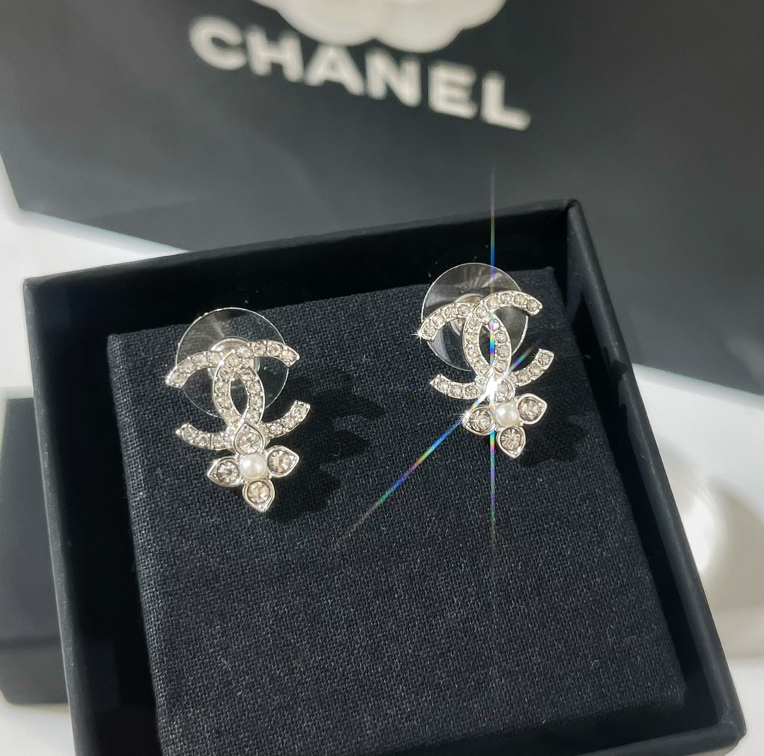 新款☑️CHANEL香奈儿双c四叶草珍珠耳钉耳环