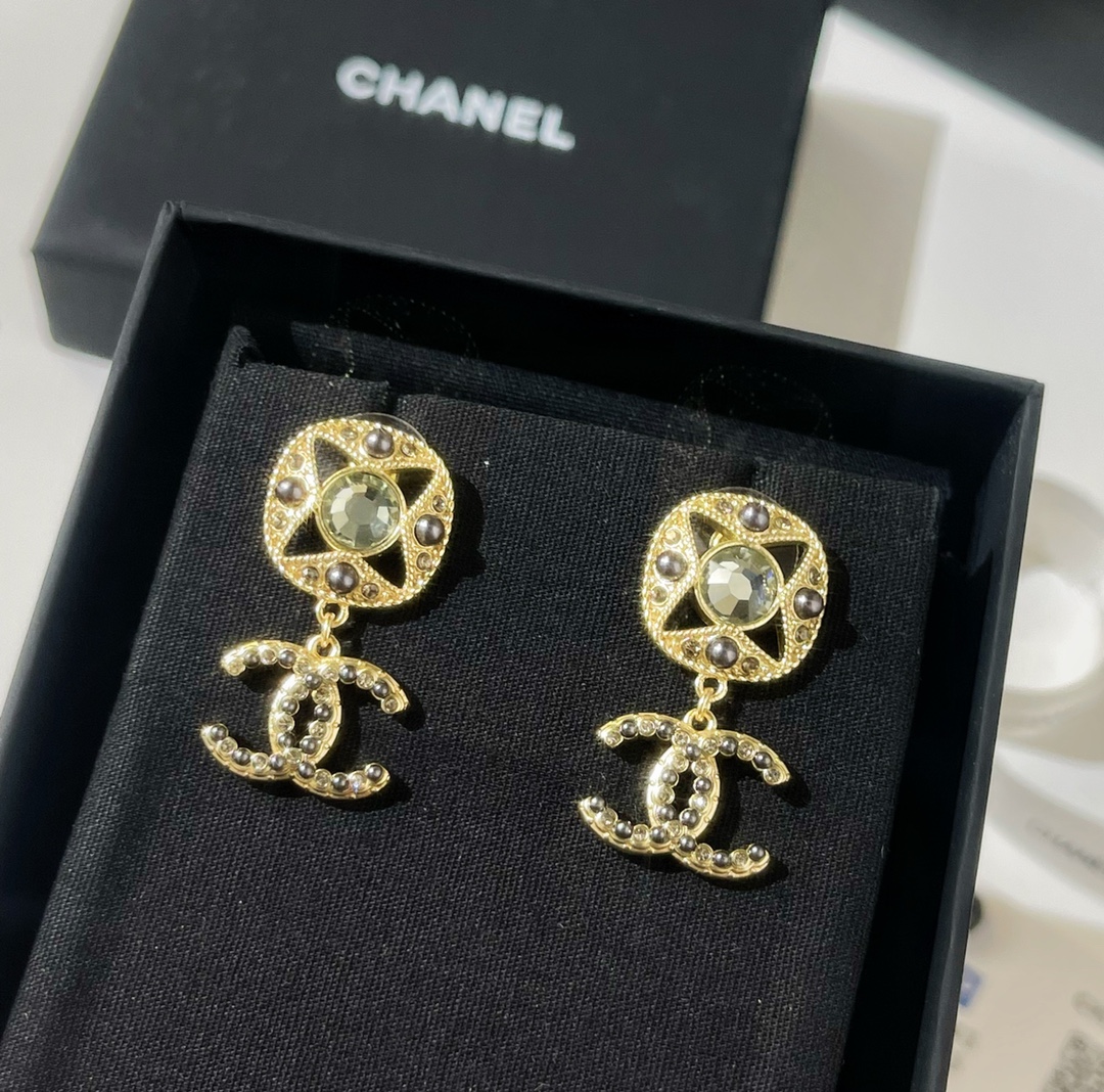 新款☑️CHANEL香奈儿双c耳钉耳环