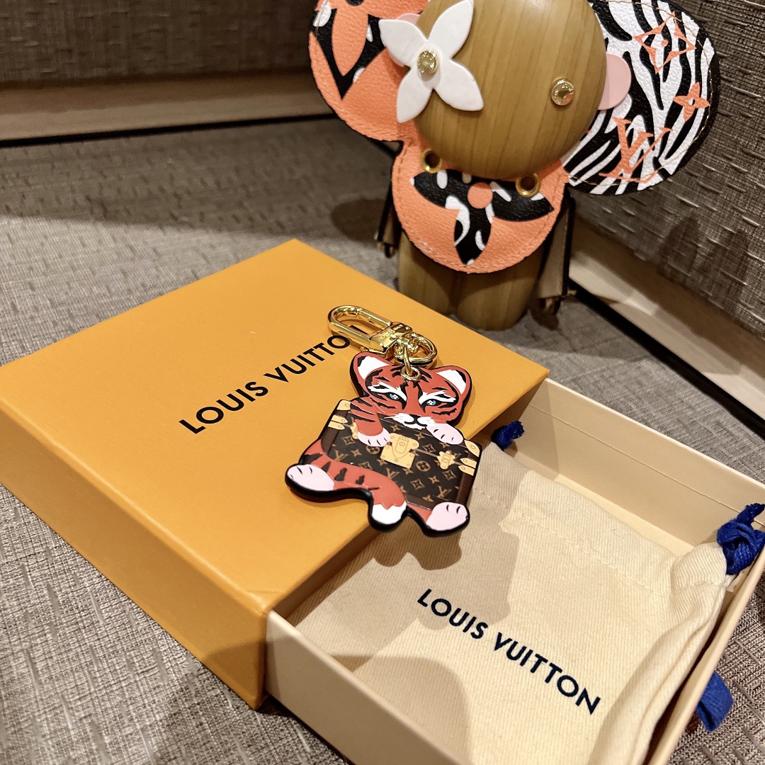 Tiger Head Keychain - Hardware Detail