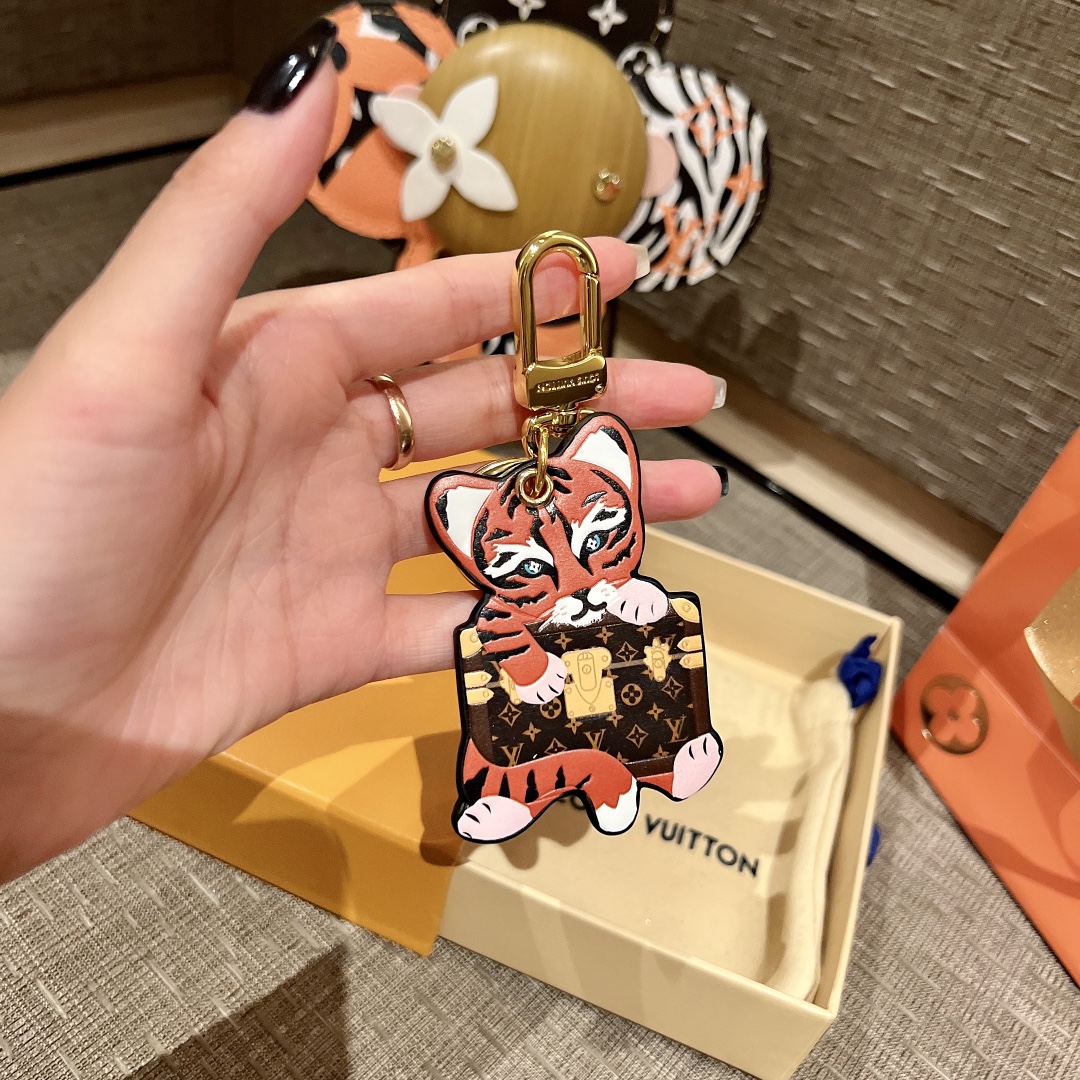 Tiger Head Keychain - Side Angle