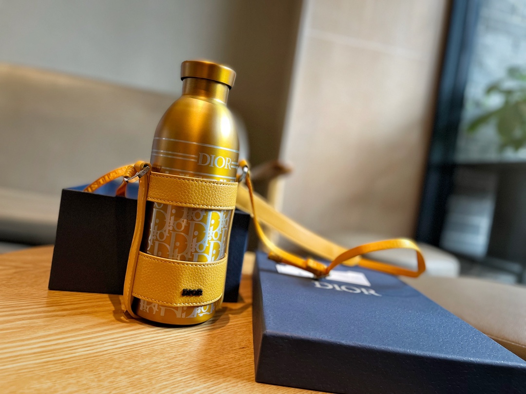 Dior Thermal Water Bottle and Holder - Comprehensive 4