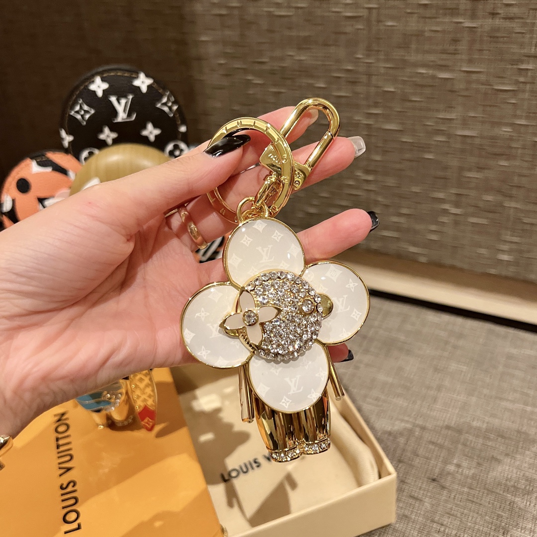 Vivienne Travellers Panda Bear Keychain - Detail of Clasp