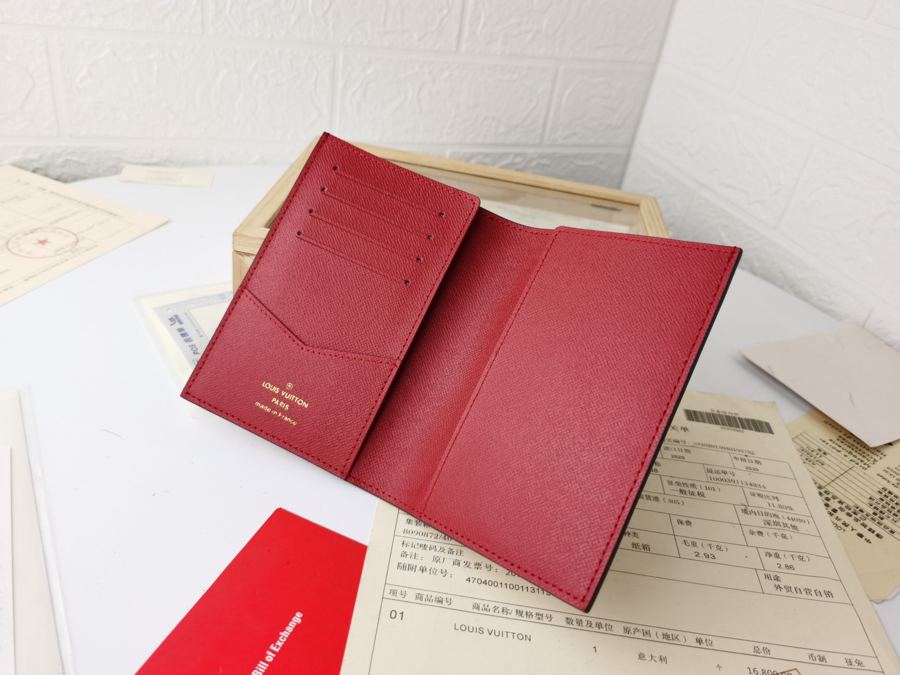 Close up of the leather texture.