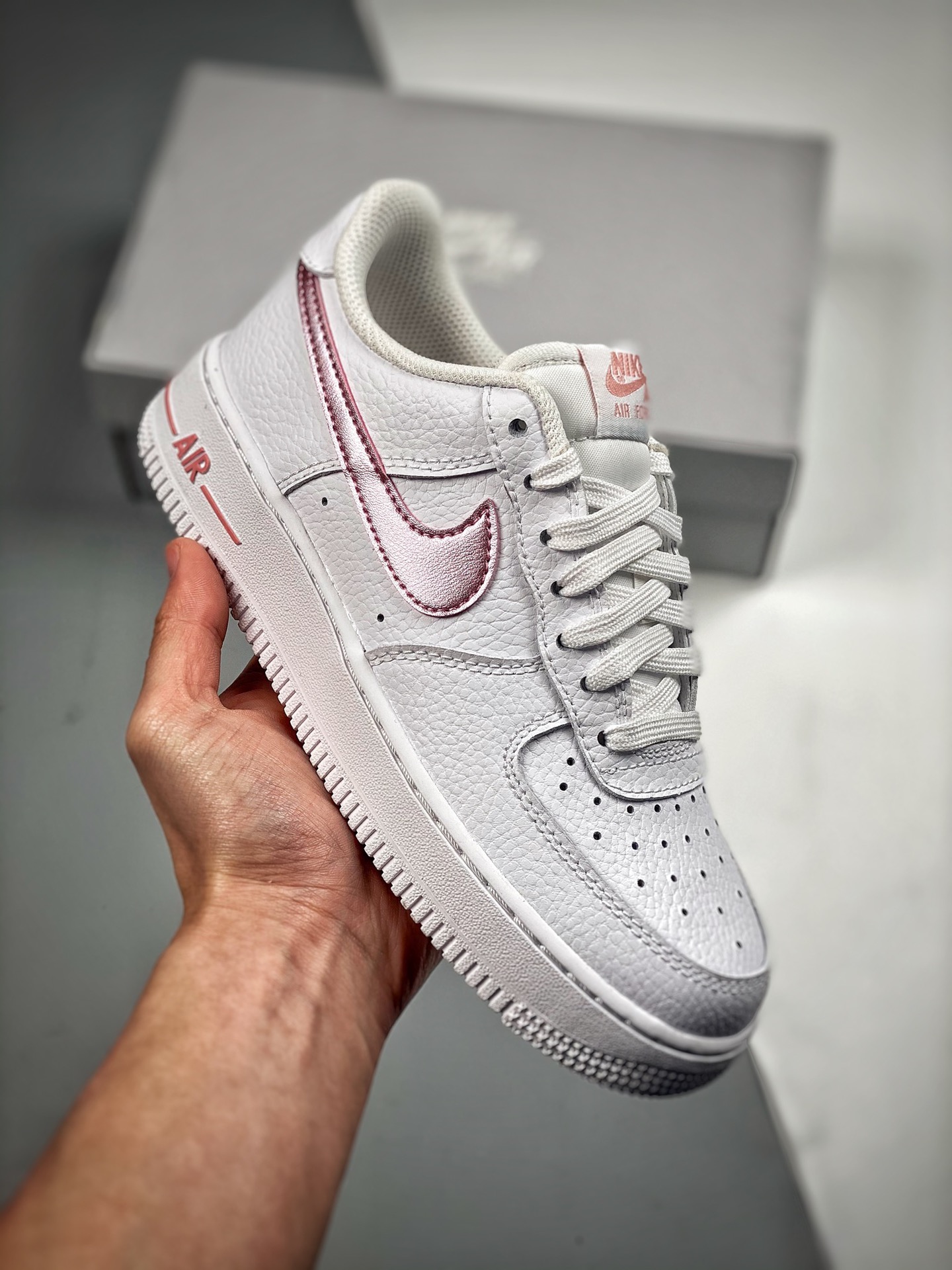 Push hands 3 Nike Air Force 1 Low 07 pink and white color scheme, Air Force 1 low-top casual skate shoes, original sued…