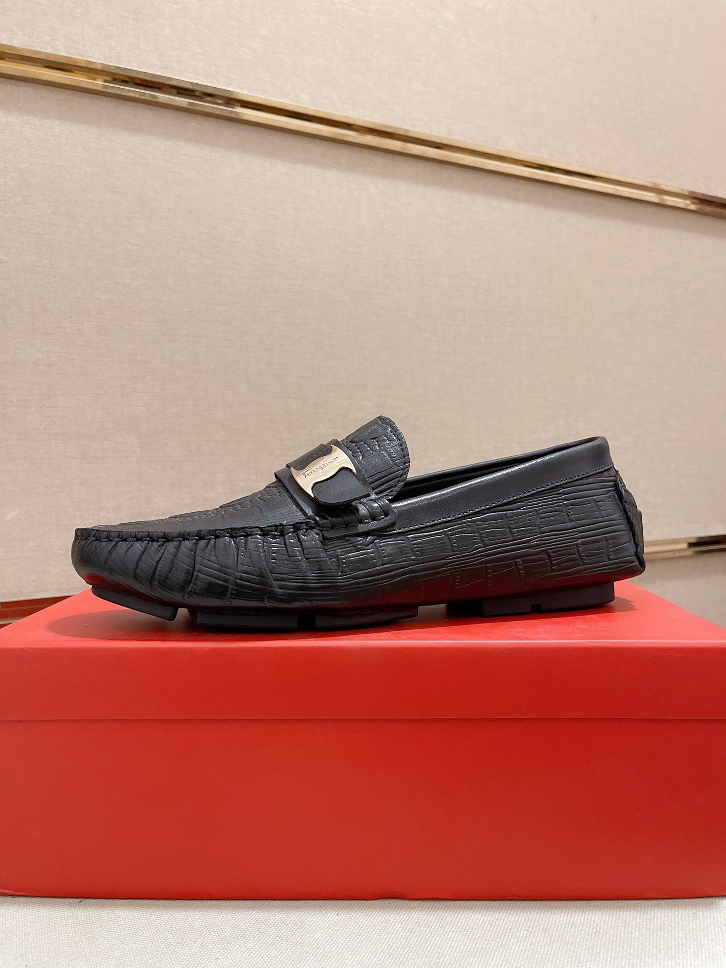 I5 菲拉格慕Ferragamo香港专柜同步更新🔼男士一脚蹬休闲系列男鞋👞里外全牛皮💯鞋面进口立面牛皮🐂牛皮内里🐂经典原版大底组合制作出货[强]高端品质产品💪38—44码可订做45