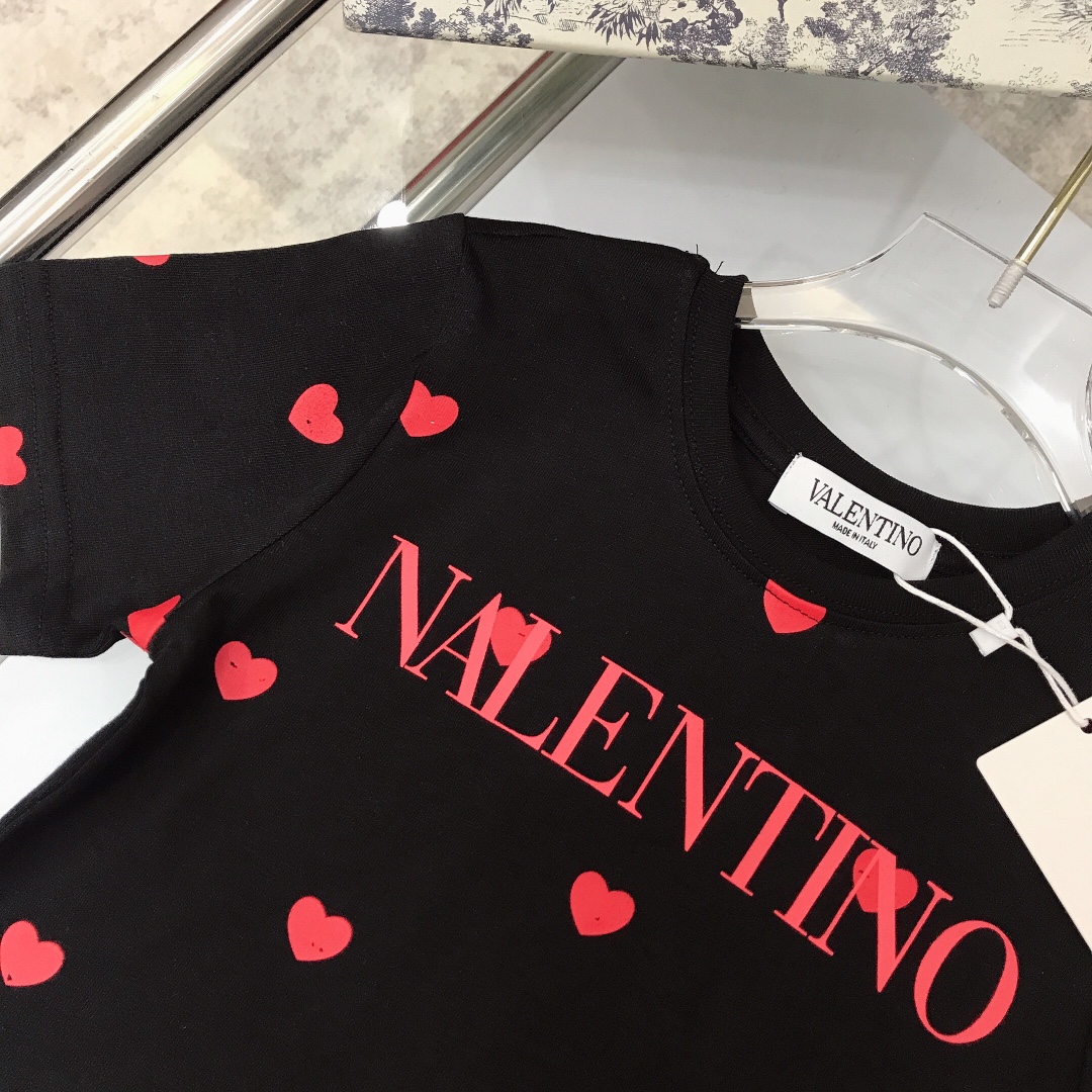 Valentino 2022/SS Girl’s Dress: Iconic Design, High-Quality Fabric, Unique Logo Pattern - 图片 5