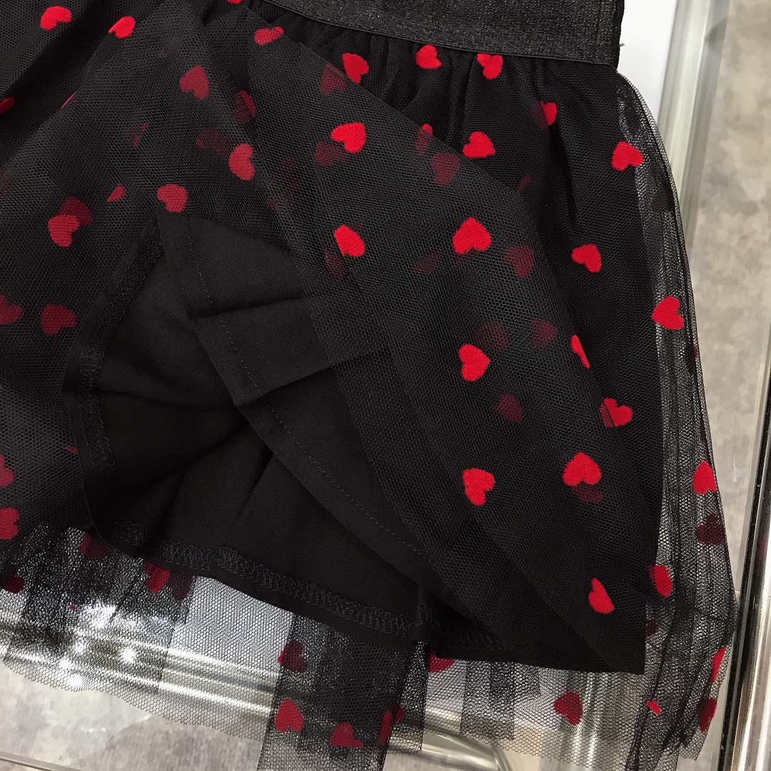 Valentino 2022/SS Girl’s Dress: Iconic Design, High-Quality Fabric, Unique Logo Pattern - 图片 8