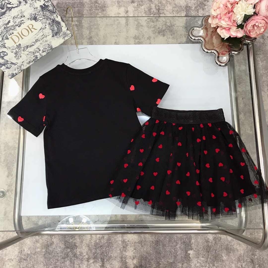 Valentino 2022/SS Girl’s Dress: Iconic Design, High-Quality Fabric, Unique Logo Pattern - 图片 9