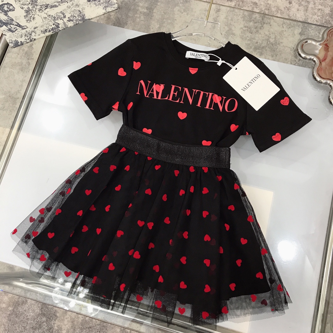 Valentino 2022/SS Girl’s Dress: Iconic Design, High-Quality Fabric, Unique Logo Pattern - 图片 3