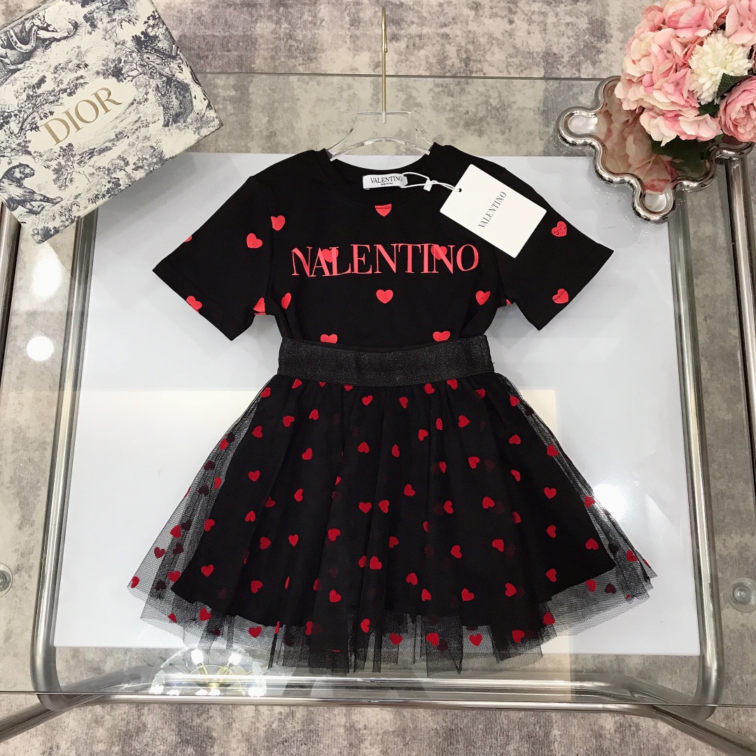 Valentino 2022/SS Girl’s Dress: Iconic Design, High-Quality Fabric, Unique Logo Pattern - 图片 2