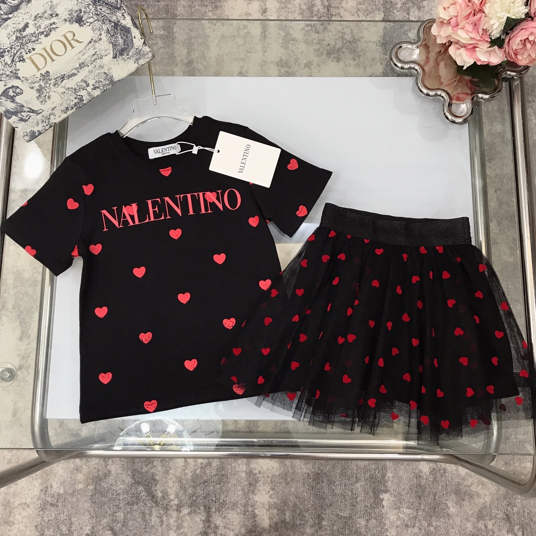 Valentino 2022/SS Girl’s Dress: Iconic Design, High-Quality Fabric, Unique Logo Pattern