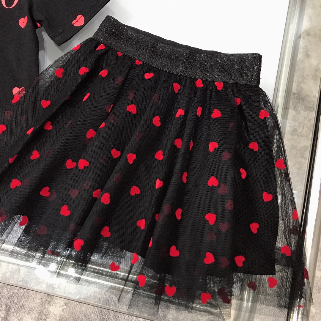 Valentino 2022/SS Girl’s Dress: Iconic Design, High-Quality Fabric, Unique Logo Pattern - 图片 7