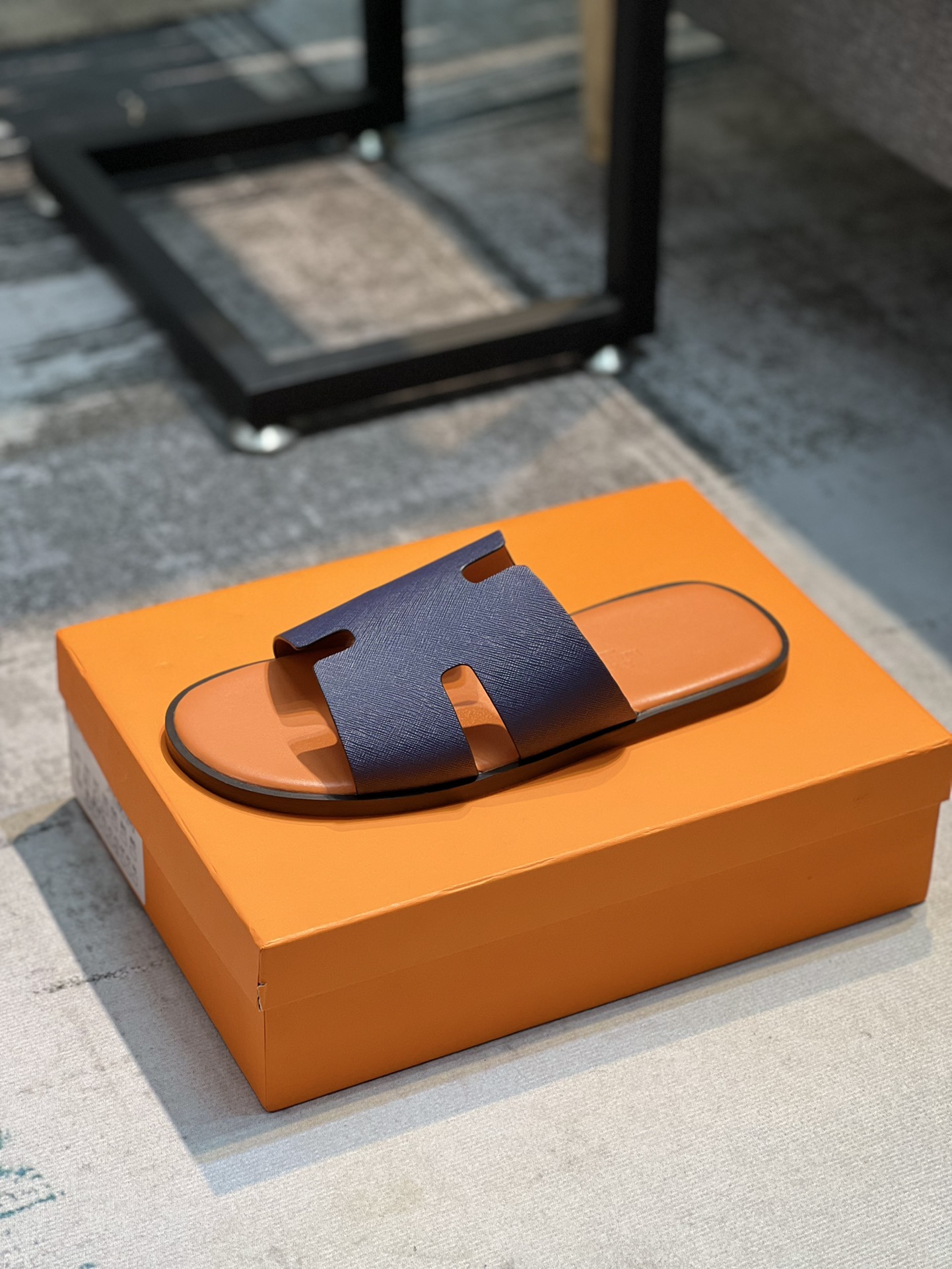 H0 Hermes爱马仕 💘官网最新专柜同步，牛皮面H拖鞋 巴黎原版飞回正品开模完美打造最高品质 诚意巨献，可随意进出专柜鞋面采用原版定制牛皮。彩色手掌纹。彩色牛皮，多色可选。进口皮垫脚内里,意大利最新原版大底，