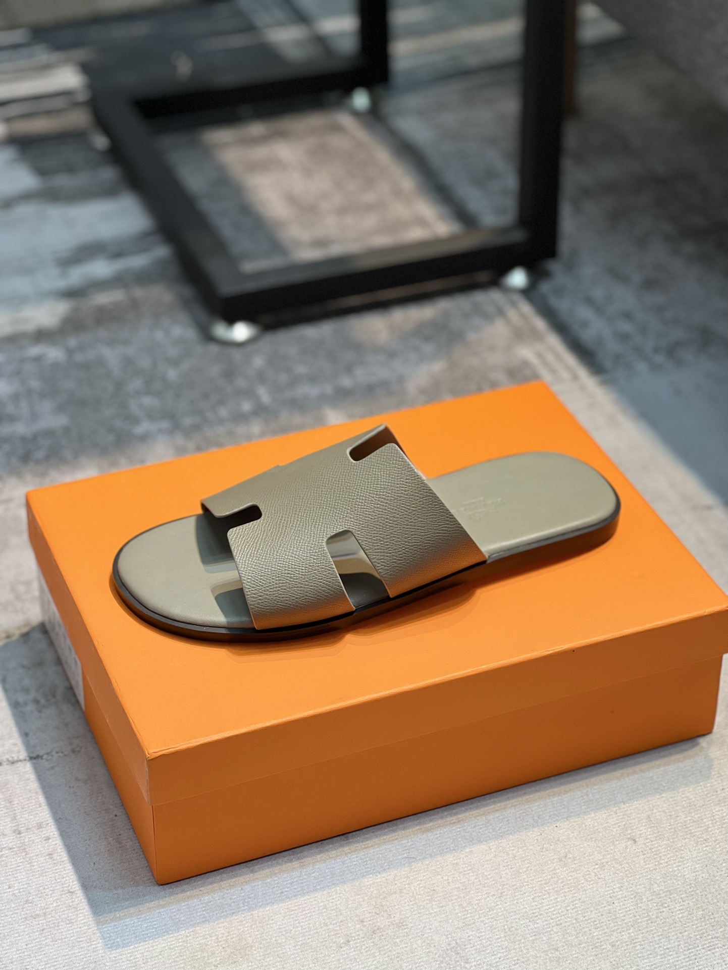 H0 Hermes爱马仕 💘官网最新专柜同步，牛皮面H拖鞋 巴黎原版飞回正品开模完美打造最高品质 诚意巨献，可随意进出专柜鞋面采用原版定制牛皮。彩色手掌纹。彩色牛皮，多色可选。进口皮垫脚内里,意大利最新原版大底，