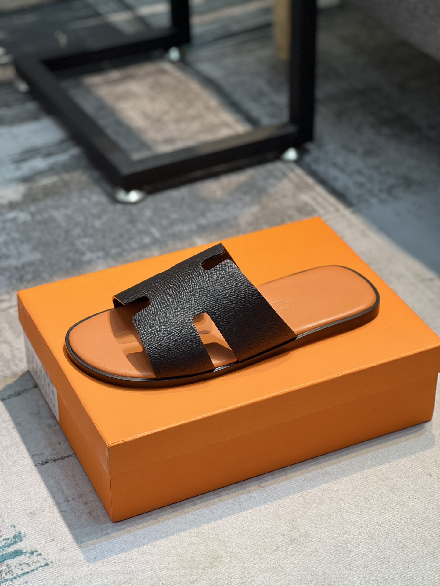 H0 Hermes爱马仕 💘官网最新专柜同步，牛皮面H拖鞋 巴黎原版飞回正品开模完美打造最高品质 诚意巨献，可随意进出专柜鞋面采用原版定制牛皮。彩色手掌纹。彩色牛皮，多色可选。进口皮垫脚内里,意大利最新原版大底，