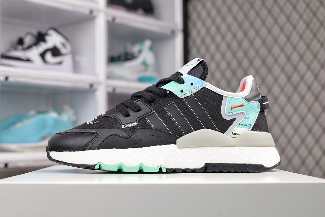 G0 公司级 阿迪达斯Adidas Nite Jogger Winterized 复古休闲运动跑鞋。极具复古风格鞋头及鞋跟点缀3M反光设计极为亮眼中底采用全掌 Boost 科技，厚度相当可观，脚感极佳×633TD