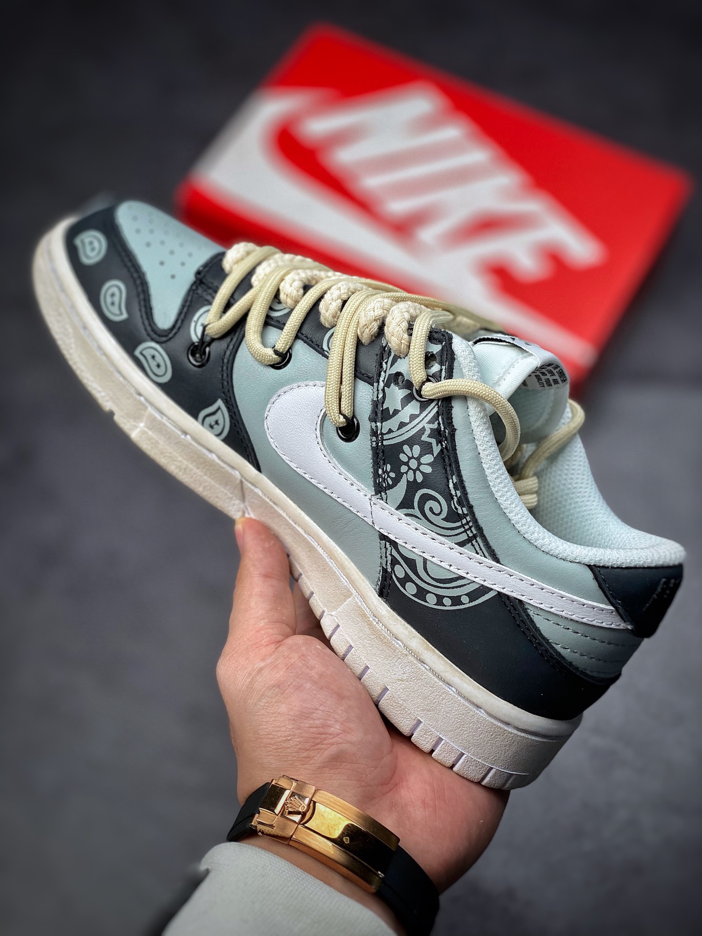380 Nike Dunk Low “Retro”解构鞋带 Vibe风做旧皮革高街男女款烟灰色 DD1503-109