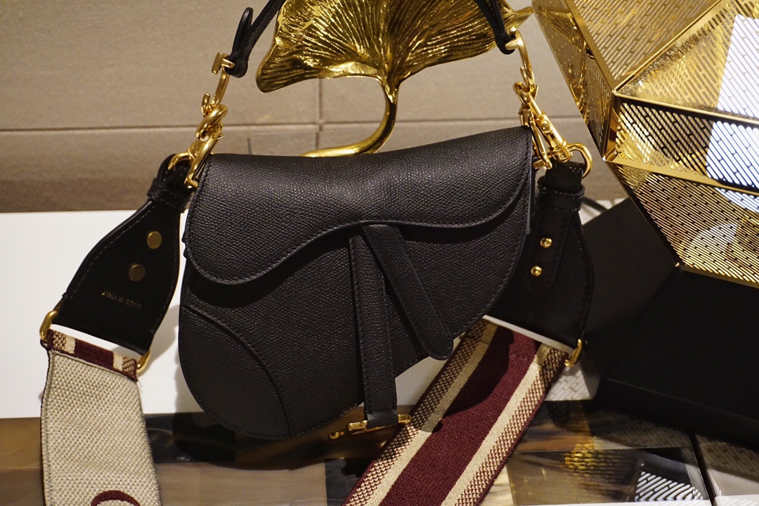 The Most Popular
 Dior Saddle Saddle Bags AAA Replica
 Black