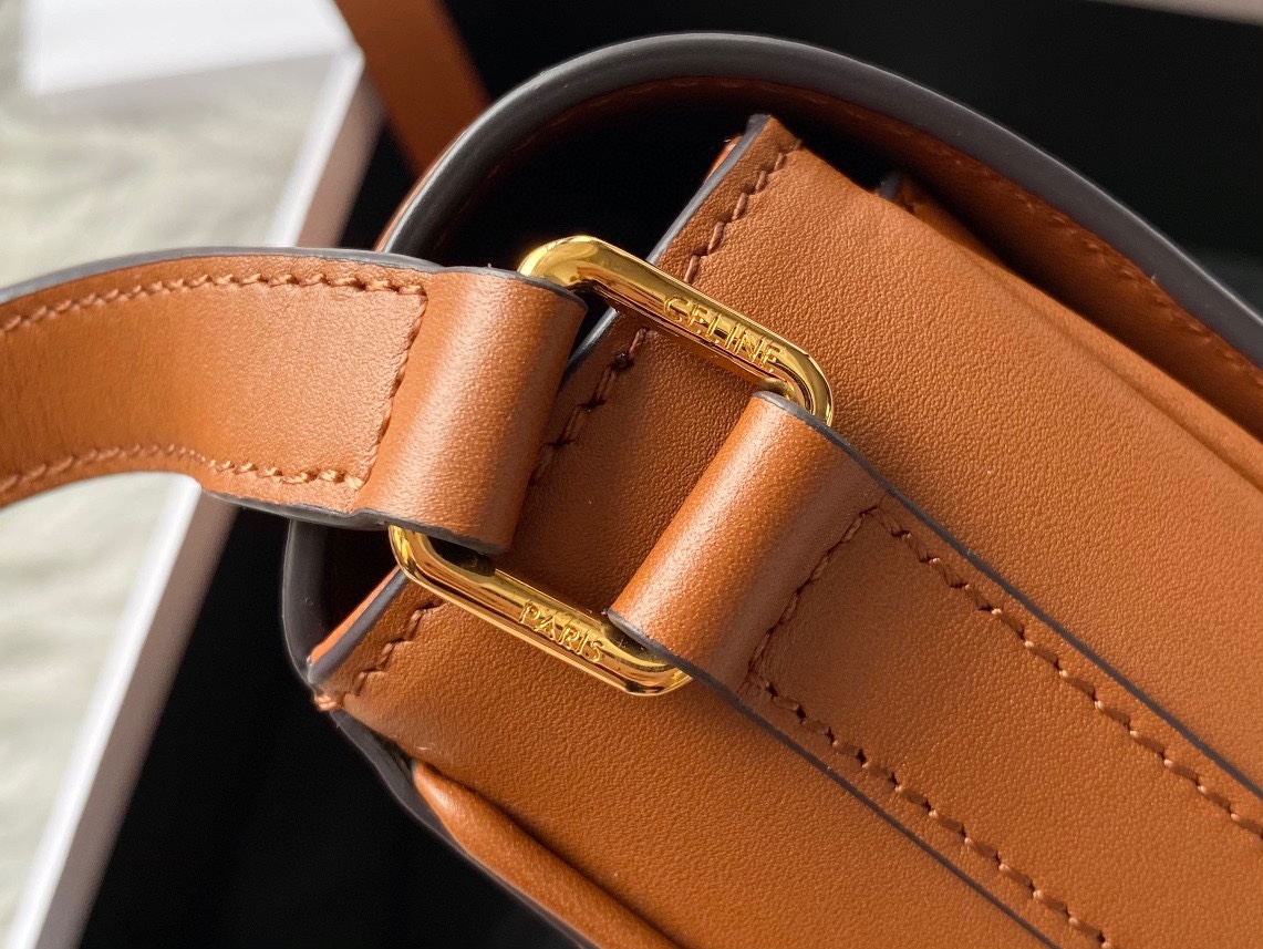 CELINE赛琳进口小牛皮Sulhy Box 马鞍包