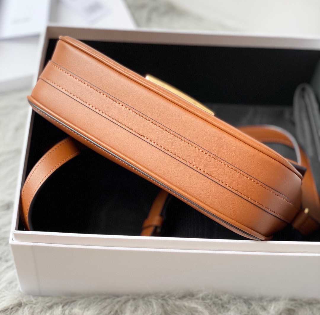 CELINE赛琳进口小牛皮Sulhy Box 马鞍包