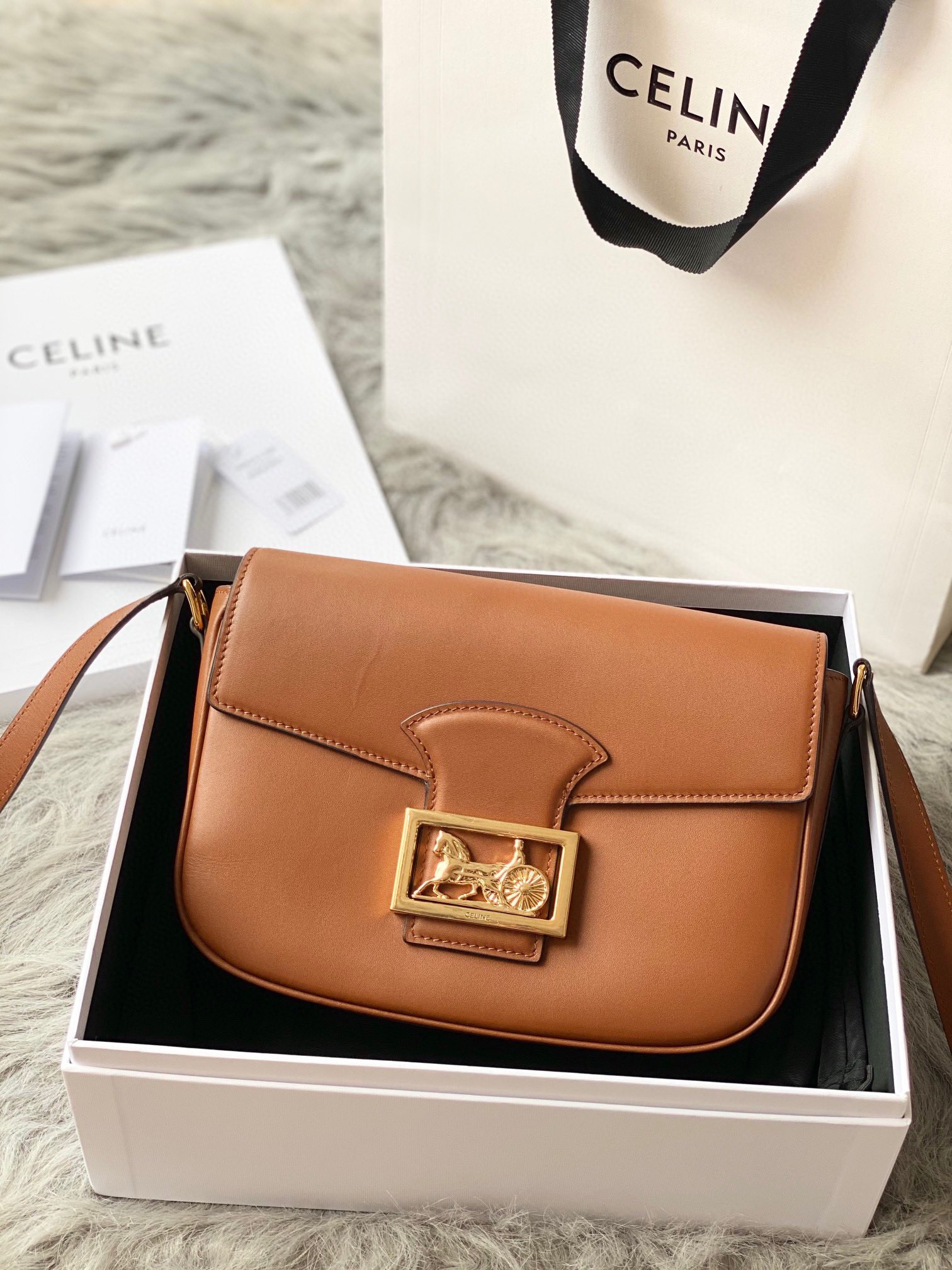 CELINE赛琳进口小牛皮Sulhy Box 马鞍包