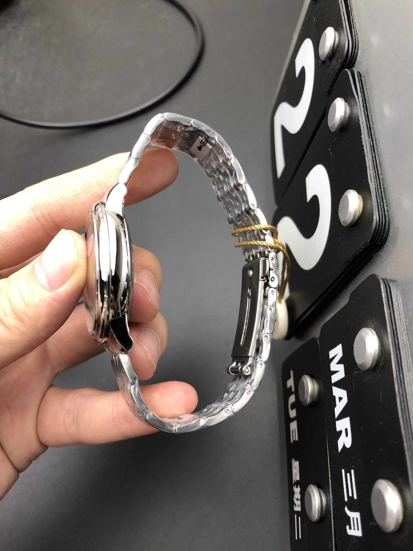 Omega 轨道蝶飞