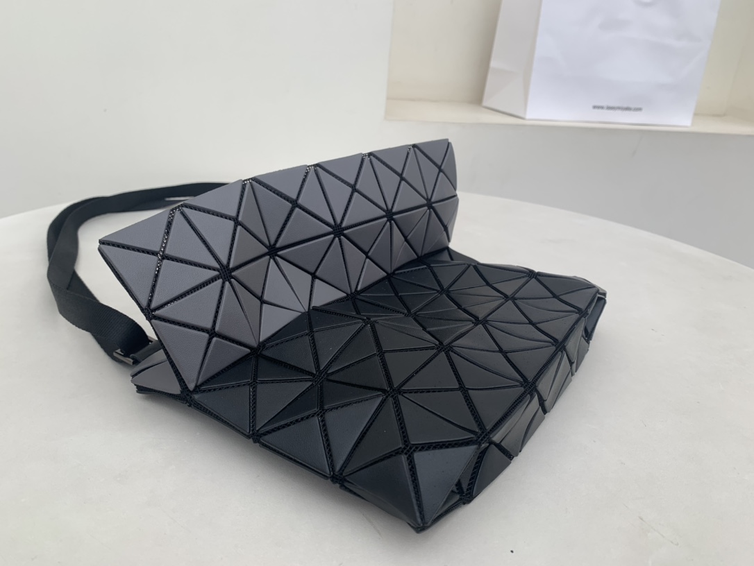 Isseymiyake三宅一生Prise 撞色拼接袋鼠包包AG546