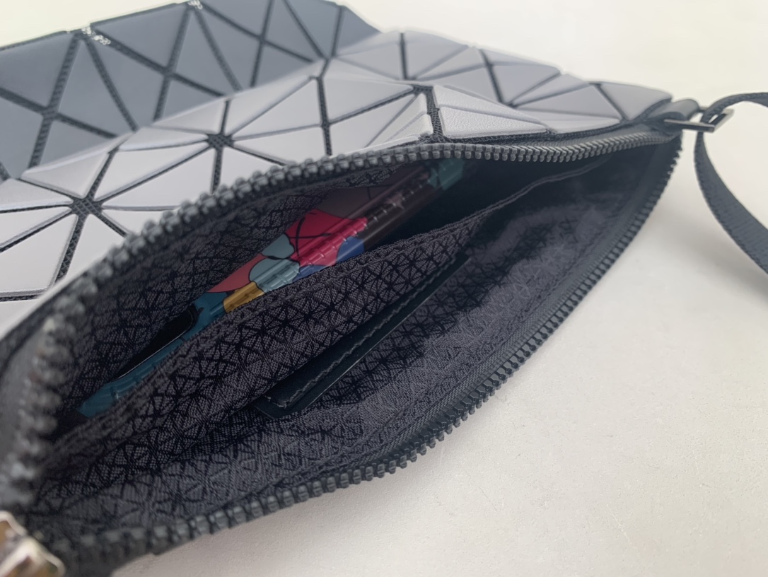 Isseymiyake三宅一生Prise 撞色拼接袋鼠包包AG546