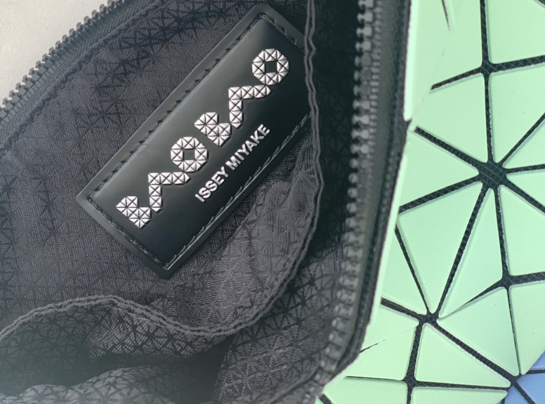 Isseymiyake三宅一生Prise 撞色拼接袋鼠包包AG546